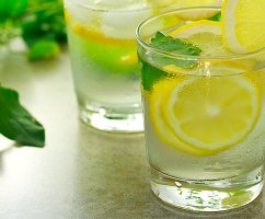 Вода с лимоном и ее польза для тренировок